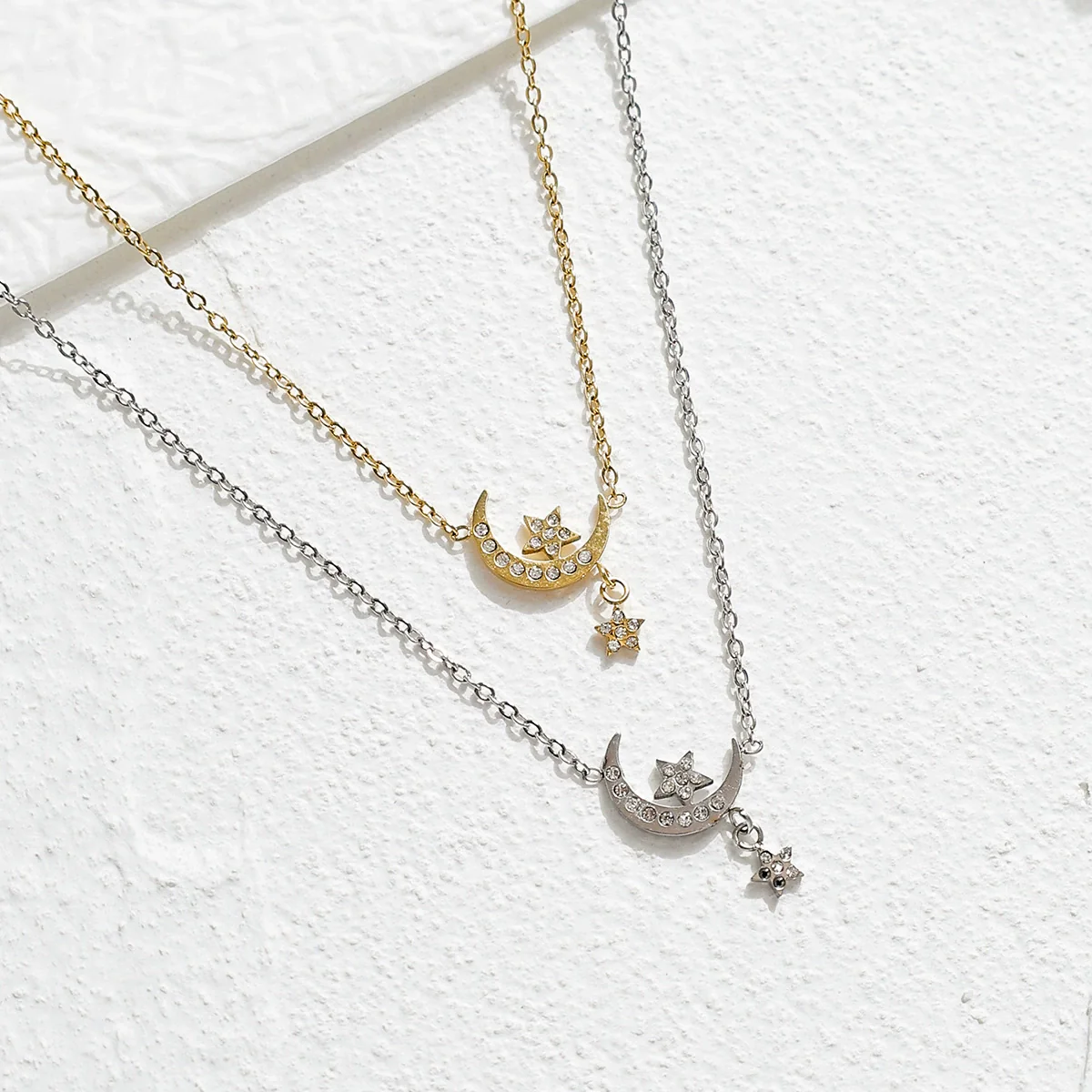 Wholesale Stainless Steel Rhinestone Star Moon Pendant Conventional Chain Necklace With Geometric Pattern And Electroplating Preppy Style
