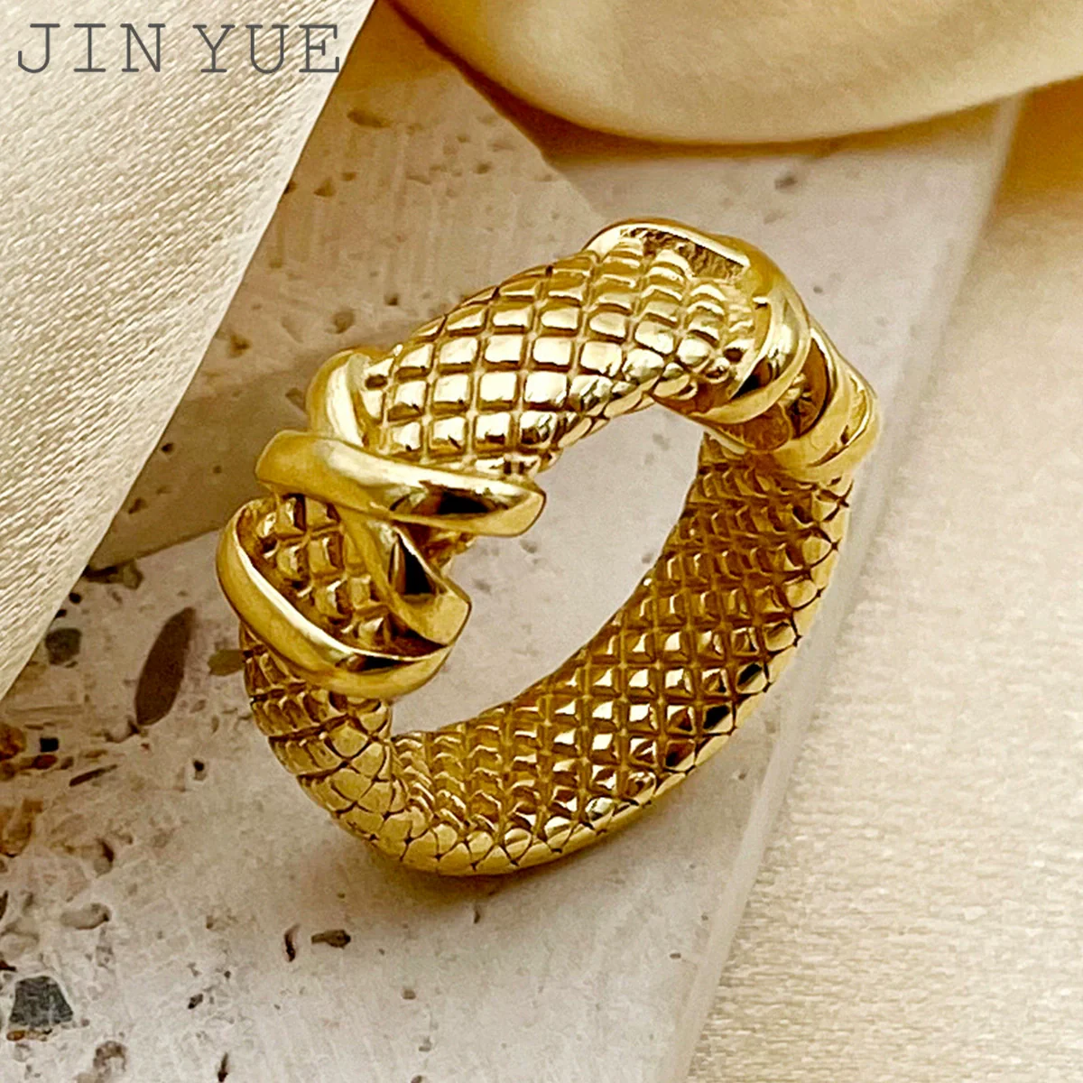 Wholesale Stainless Steel Ring With Snakeskin Pattern And Embossed Design French Retro Style Electroplated