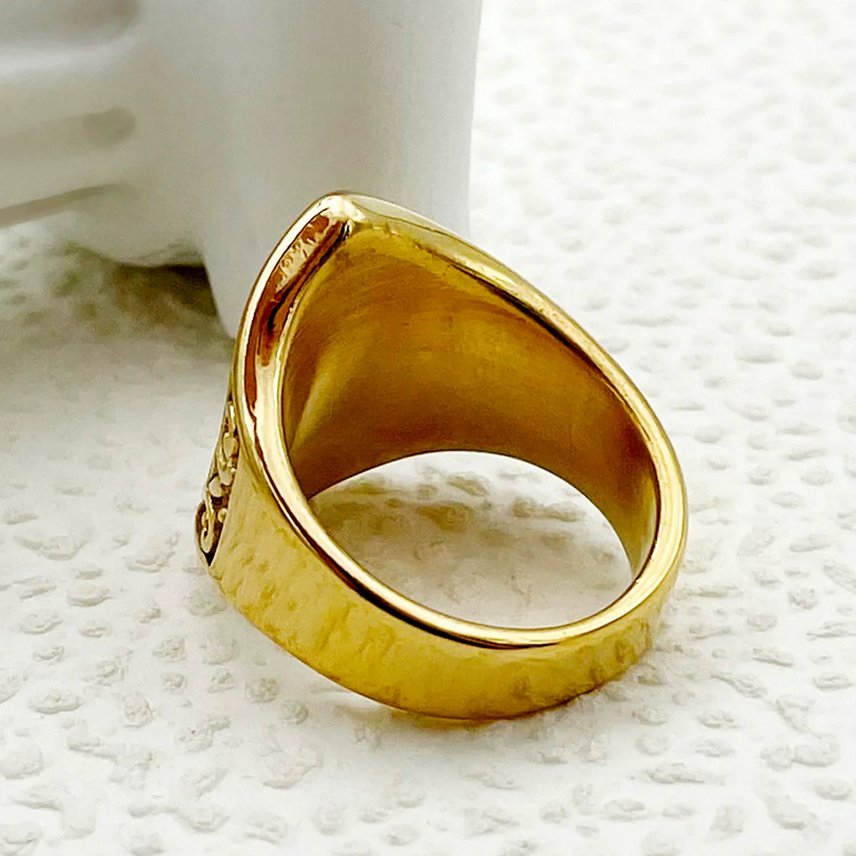 Wholesale Stainless Steel Ring With Snakeskin Pattern And Embossed Design French Retro Style Electroplated - Image 3