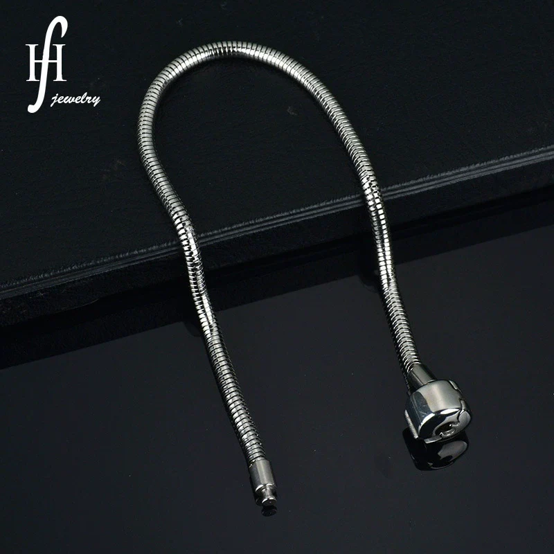 Wholesale Stainless Steel Simple Geometric Style Snake Bone Chain Bracelet With Pendant Beads And Electroplating Treatment For Women - Image 2