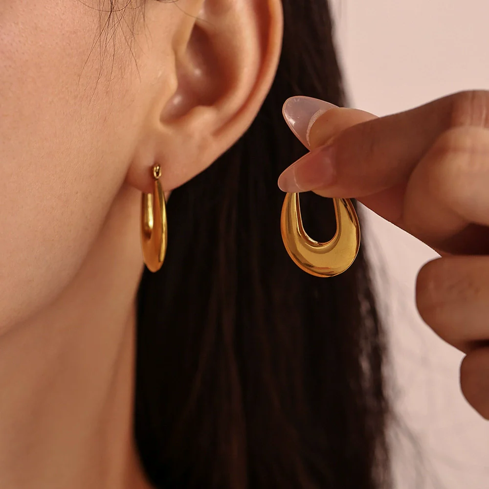 Wholesale Stainless Steel U Shaped Geometric Earrings Electroplated With Golden Color For Women