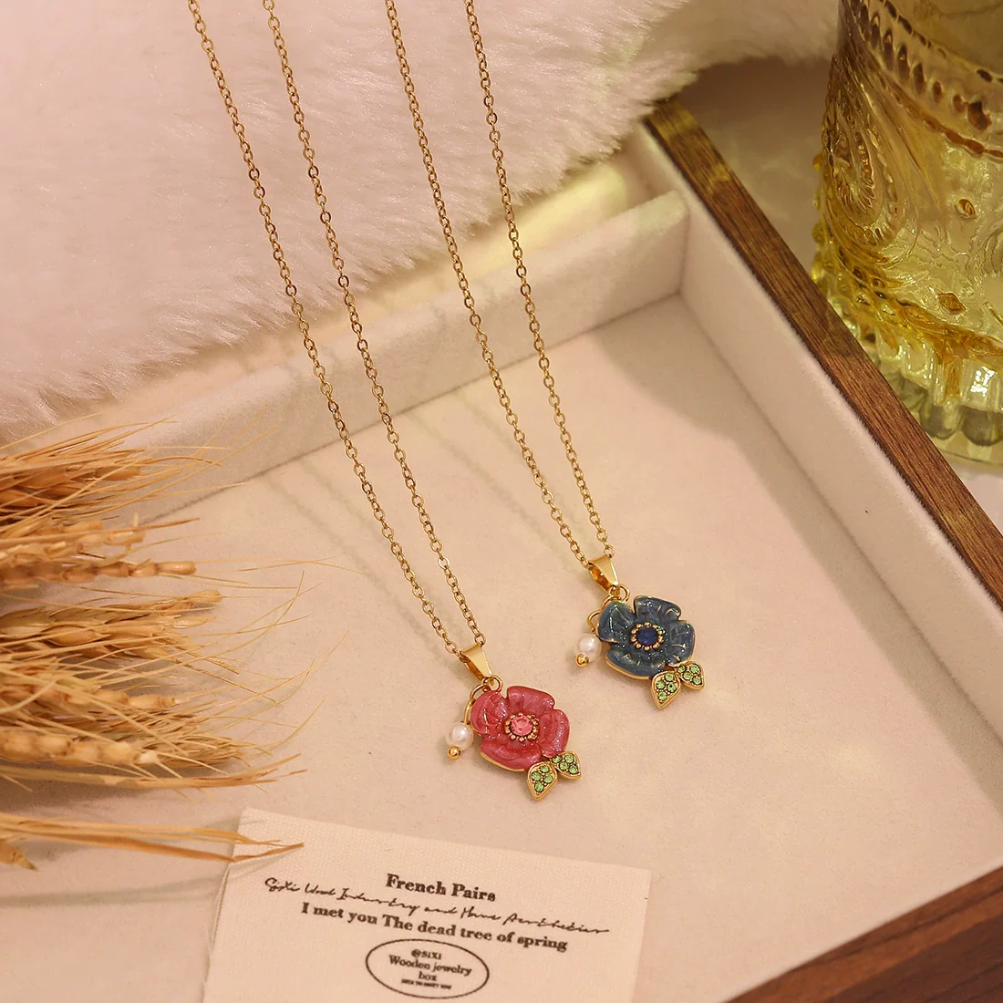 Wholesale Stainless Steel Vintage Flower Shape Imitation Pearl Pendant Necklace