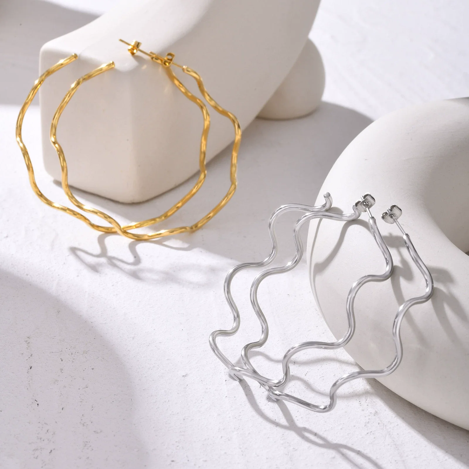 Wholesale Stainless Steel Wave Cshaped Fashion Earrings
