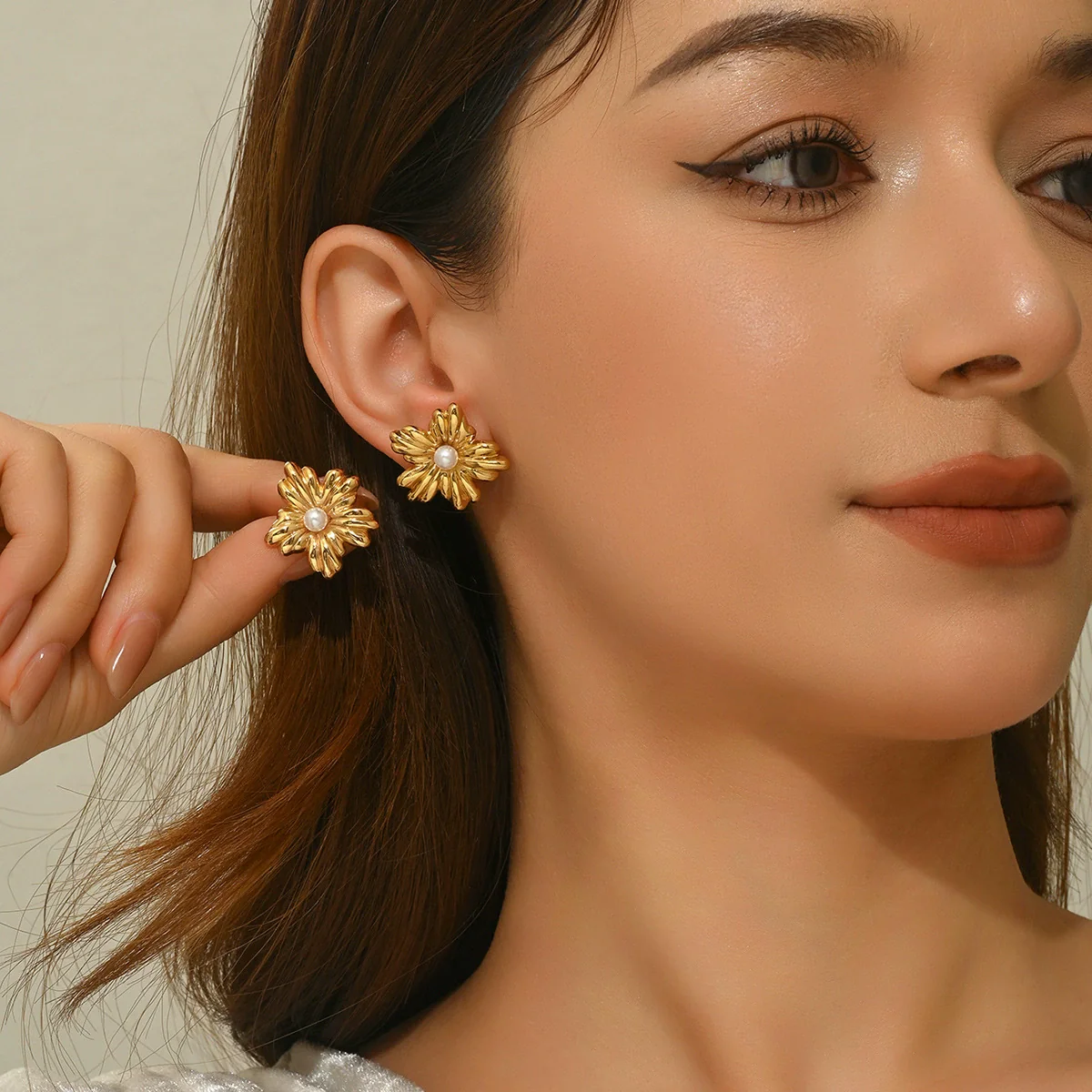 Wholesale Stamped Stainless Steel Flower Pearl Earrings For Women Light Luxury Style - Image 2