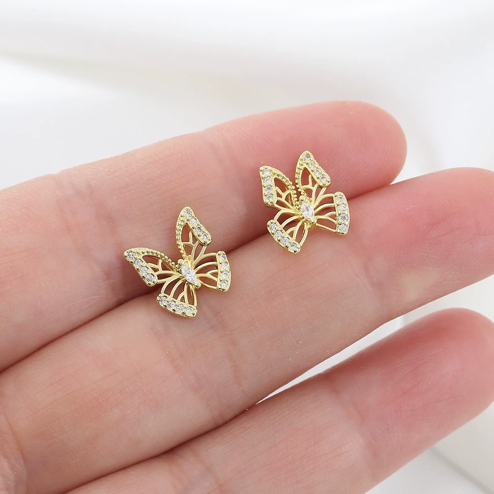 Wholesale Sweet Animal Shaped Hollow Copper Goldplated Butterfly Ear Studs For Women - Image 3