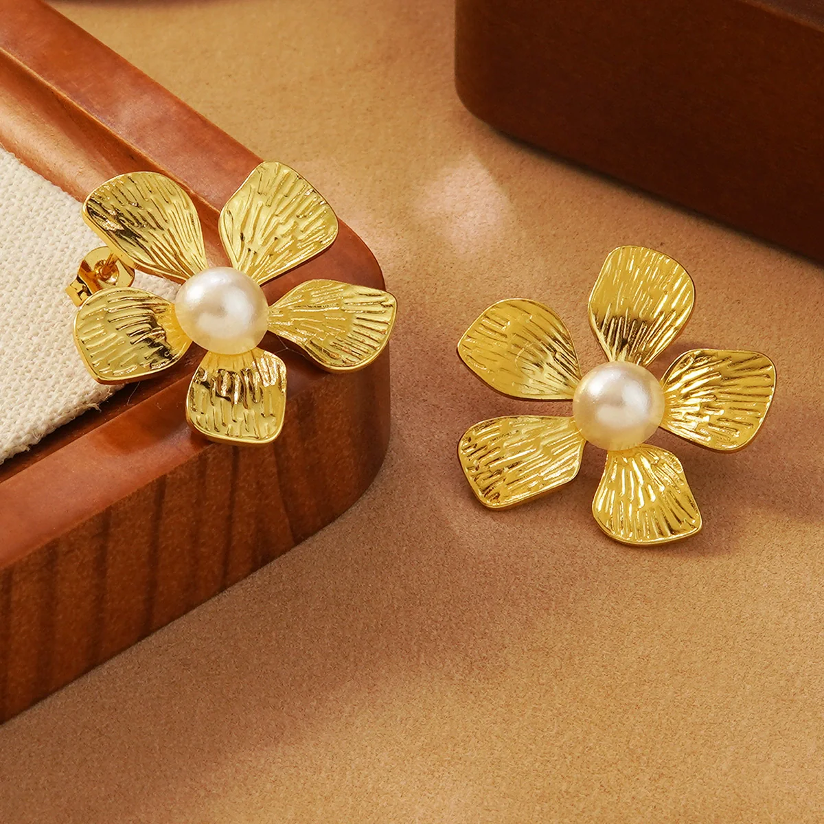 Wholesale Sweet Style Stamped Fiveleaf Flower Stainless Steel Earrings Inlaid With White Beads For Women - Image 2