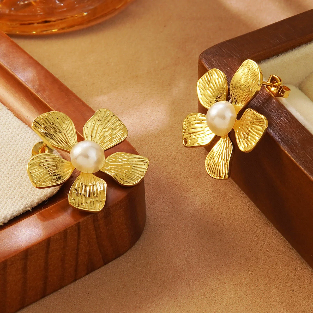 Wholesale Sweet Style Stamped Fiveleaf Flower Stainless Steel Earrings Inlaid With White Beads For Women - Image 4