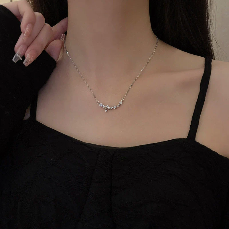 Wholesale Titanium Steel And Alloy Small Flower Pendant Necklace With Diamond Design For Women - Image 4