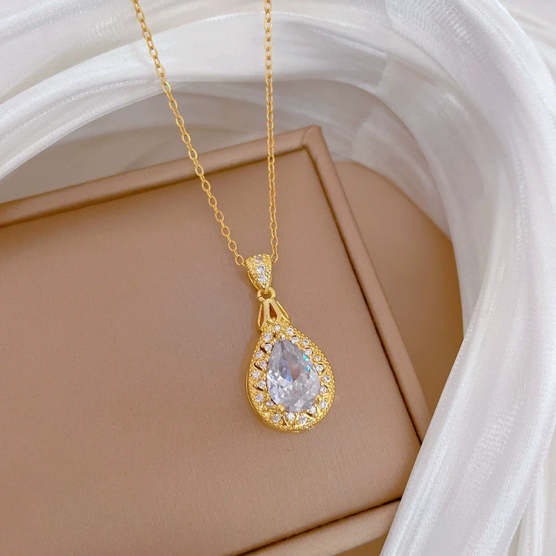 Wholesale Titanium Steel And Copper Geometric Style Full Diamond Women's Necklace - Image 3