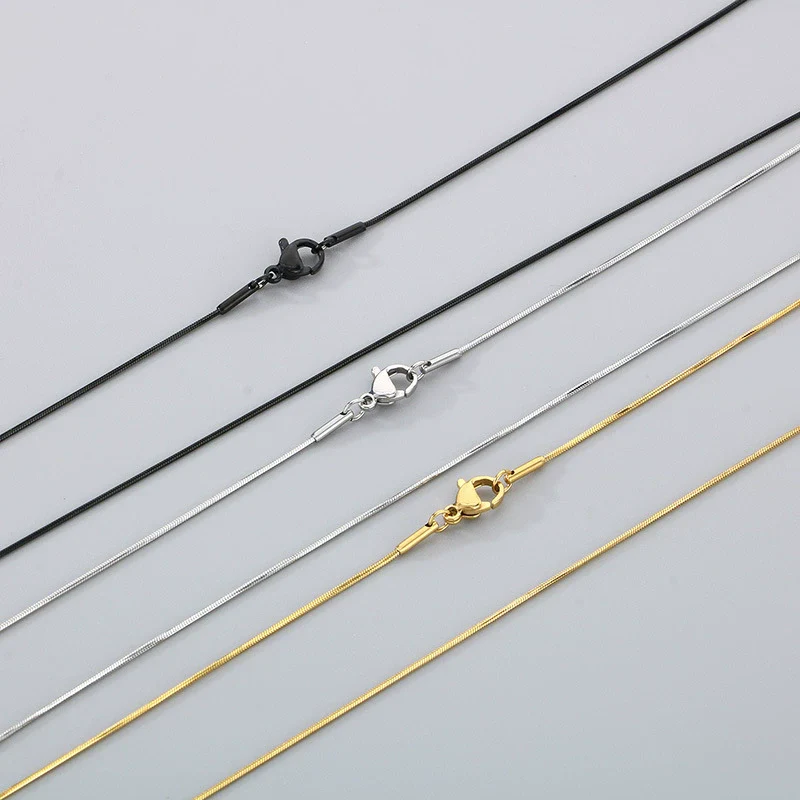 Wholesale Titanium Steel And Stainless Steel Geometric Snake Bone Chain Hiphop Necklace With 18K Gold Vacuum Electroplating - Image 2