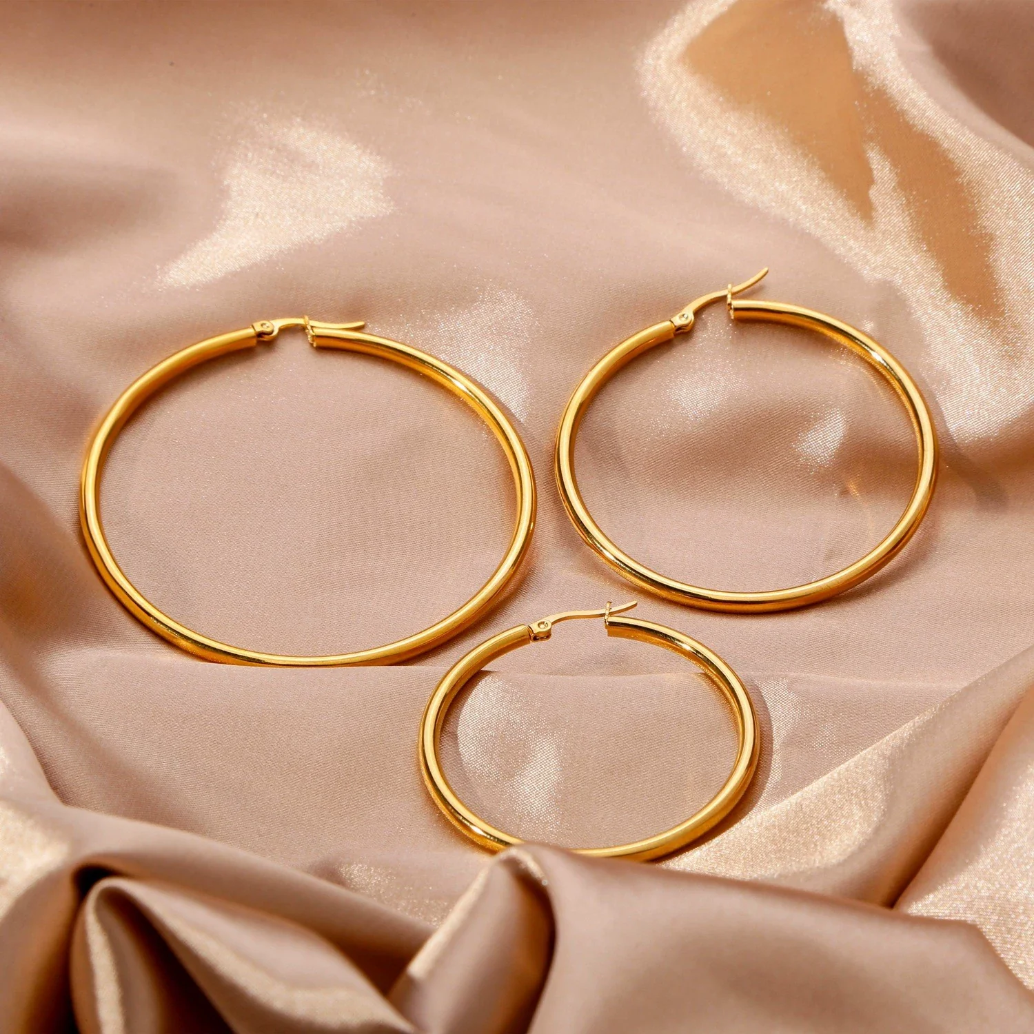Wholesale Titanium Steel And Stainless Steel Hollow Crescent Earrings With 18K Gold Electroplating - Image 3