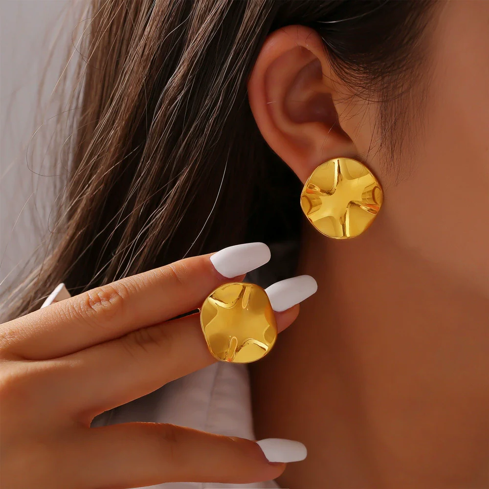 Wholesale Titanium Steel Electroplated 18K Gold Geometric Simple Design Round Concaveconvex Women's Earrings