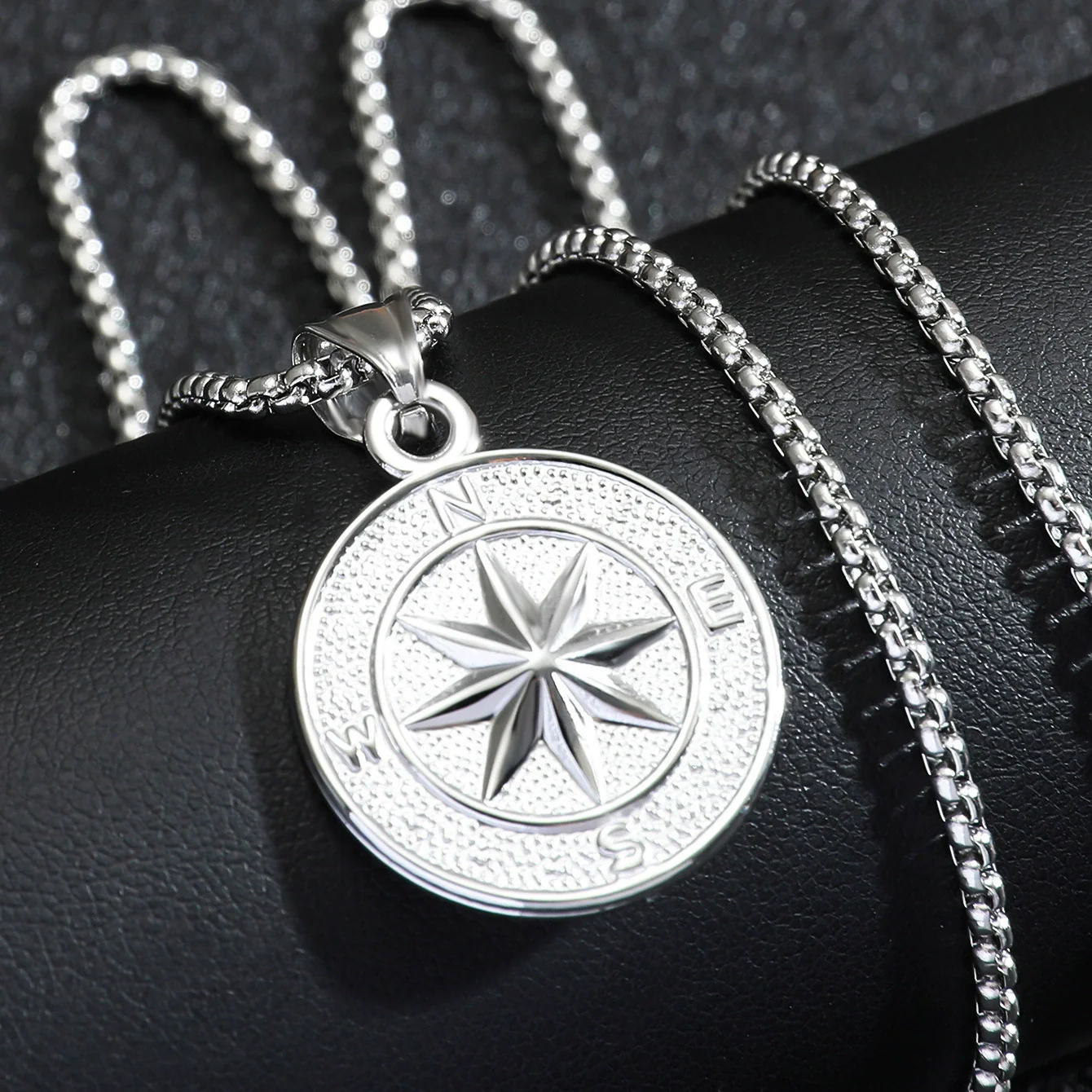 Wholesale Titanium Steel Geometric Compass Pendant Necklace Electroplated Unisex Fashion Accessory - Image 3