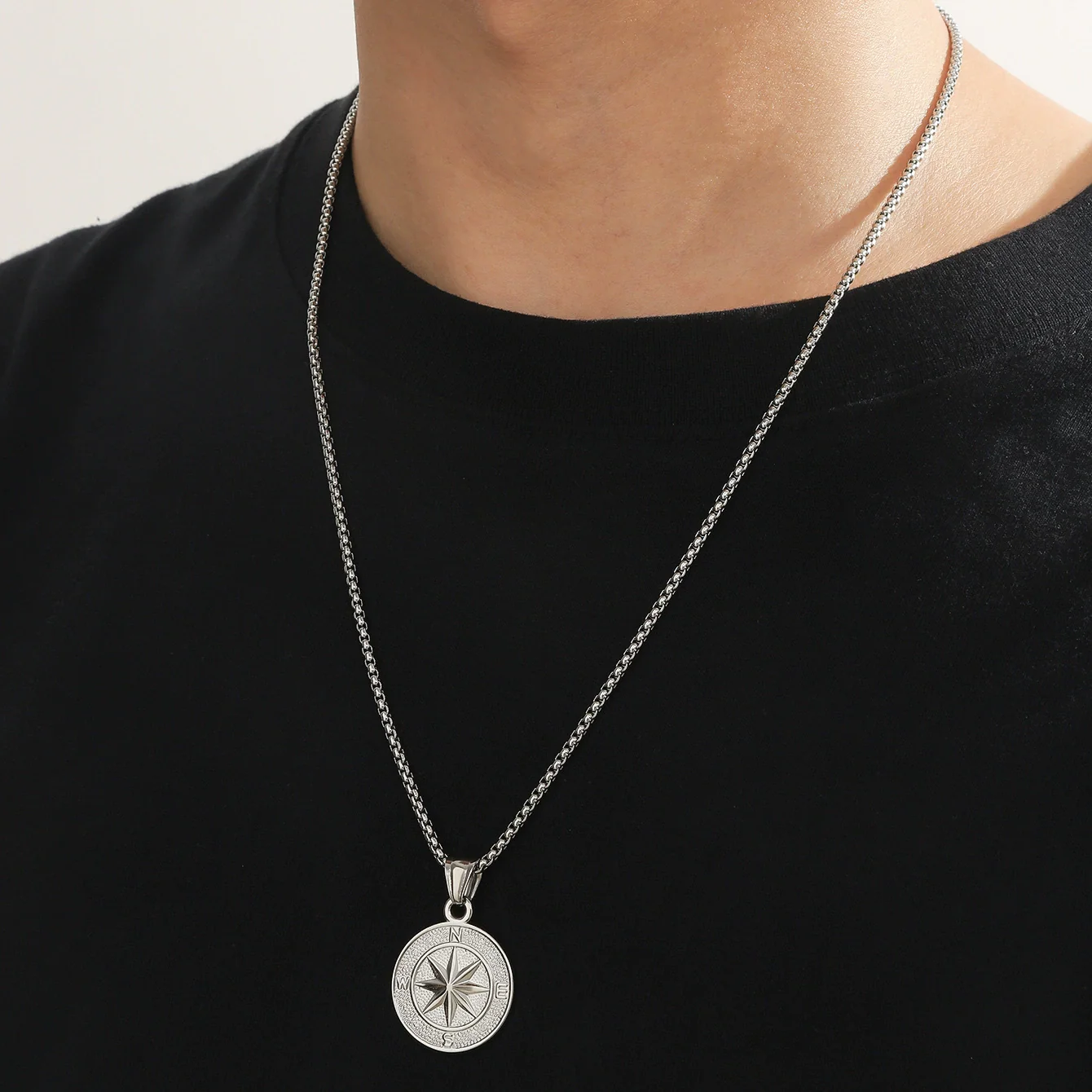 Wholesale Titanium Steel Geometric Compass Pendant Necklace Electroplated Unisex Fashion Accessory - Image 4