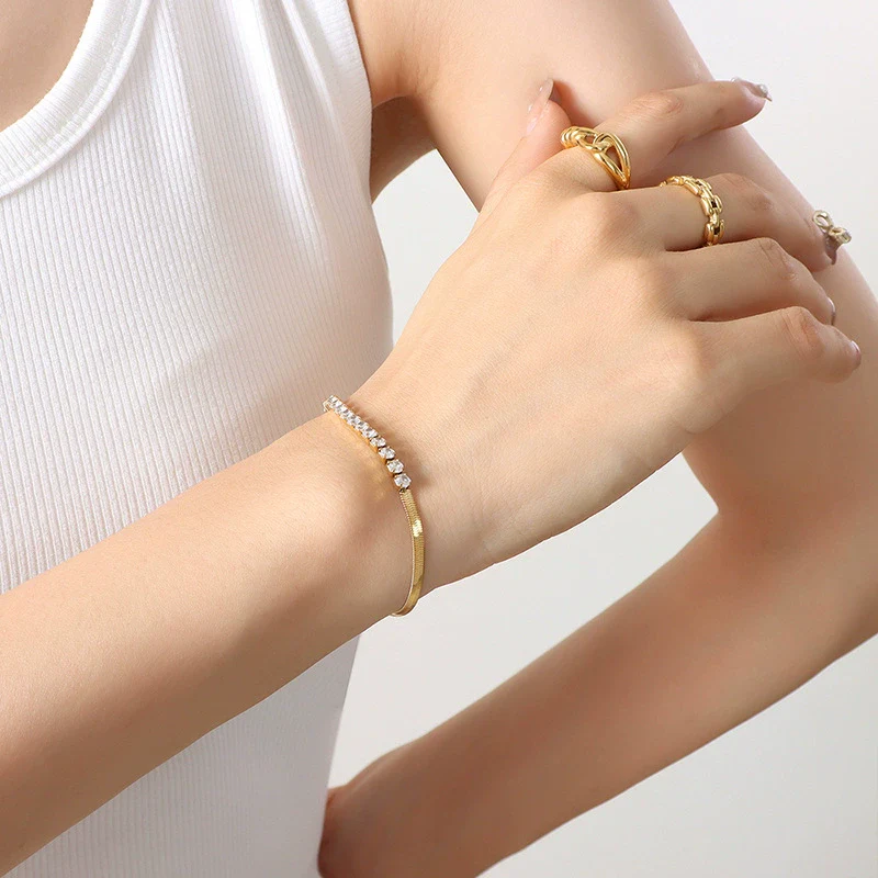 Wholesale Titanium Steel Geometric Diamond Zircon Inlaid Gold Plated Necklace And Bracelet Jewelry Set For Women - Image 5