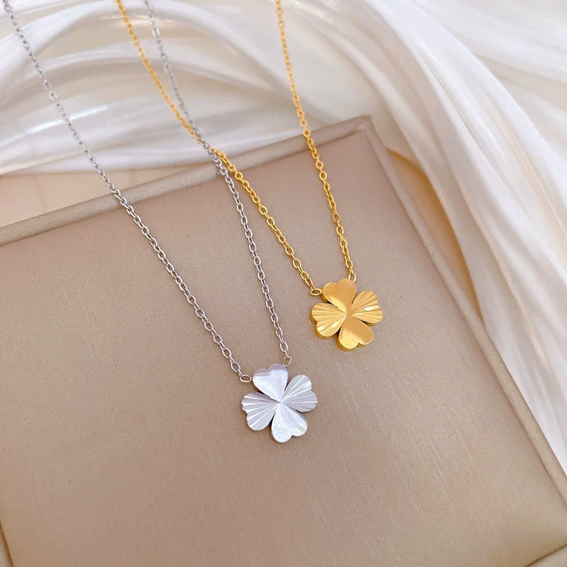 Wholesale Titanium Steel Geometric Electroplated Unisex Lucky Grass Design Clavicle Necklace - Image 3