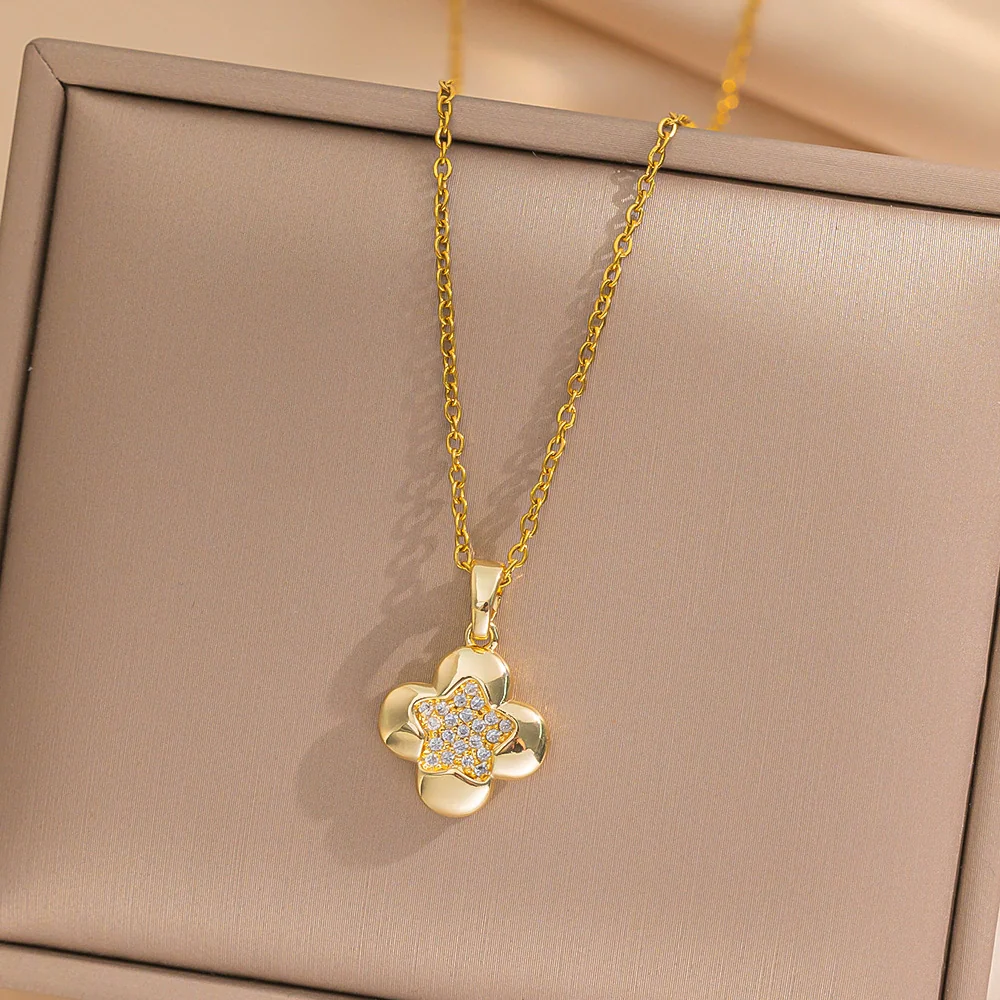 Wholesale Titanium Steel Geometric Snake Bone Chain Necklace For Women With Electroplating And Star Four Flower Pendant Simple Fashion Design - Image 3