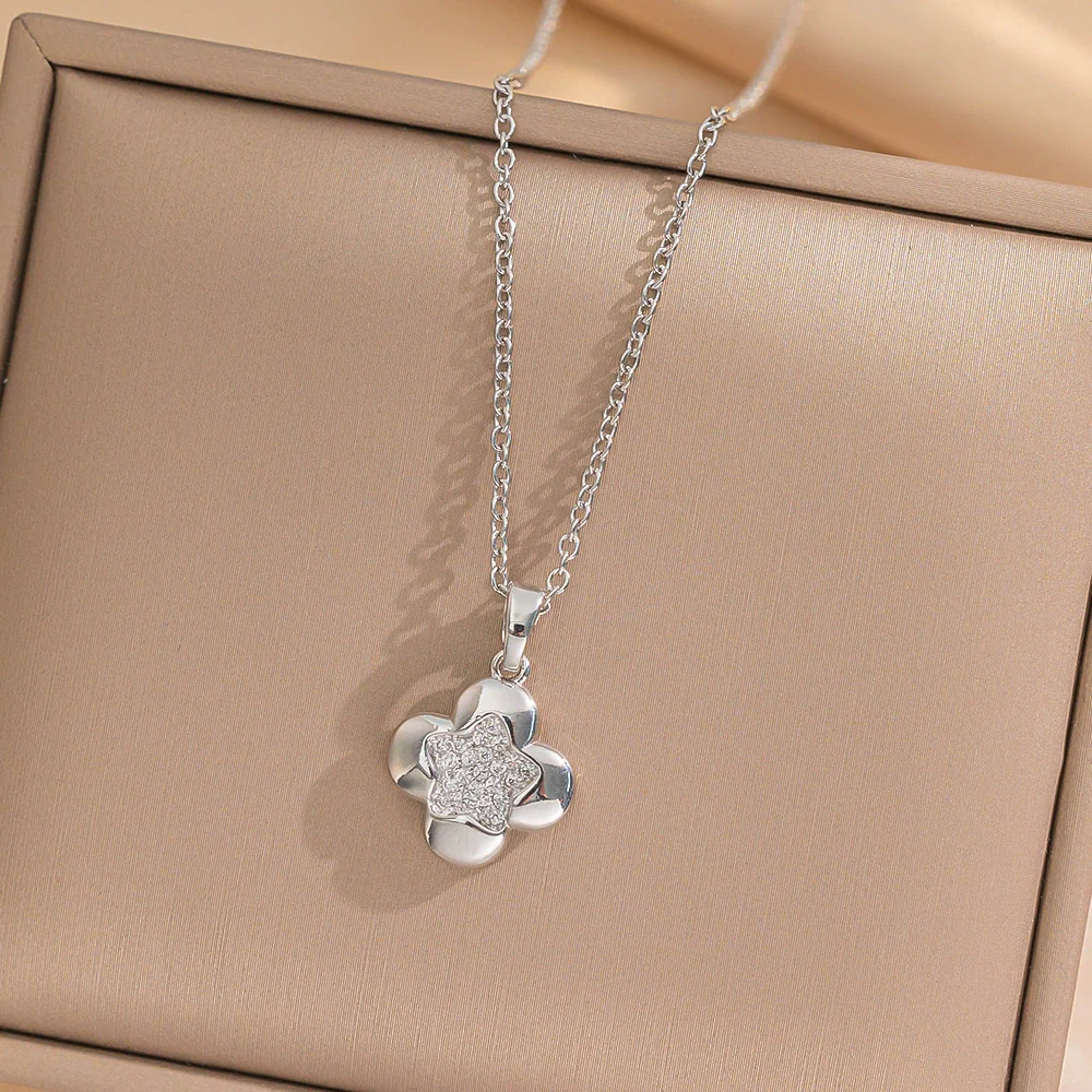 Wholesale Titanium Steel Geometric Snake Bone Chain Necklace For Women With Electroplating And Star Four Flower Pendant Simple Fashion Design - Image 4