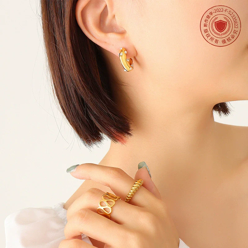 Wholesale Titanium Steel Goldplated Geometric Cshaped Earrings With Inlaid Imitation Pearl Zircon - Image 2