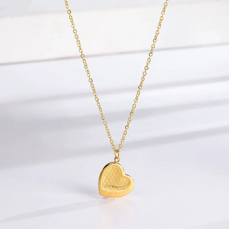 Wholesale Titanium Steel Women's Heartshaped Pendant Necklace With Geometric Pattern And Electroplating Treatment Ochain Style Simple Design - Image 3
