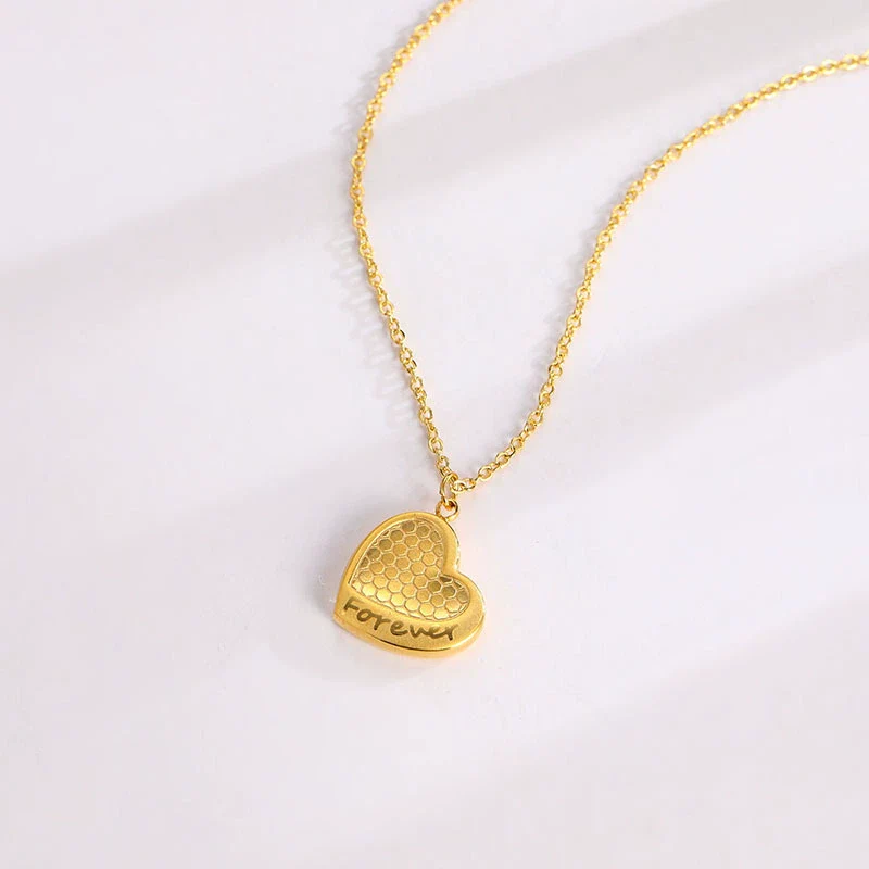 Wholesale Titanium Steel Women's Heartshaped Pendant Necklace With Geometric Pattern And Electroplating Treatment Ochain Style Simple Design - Image 4