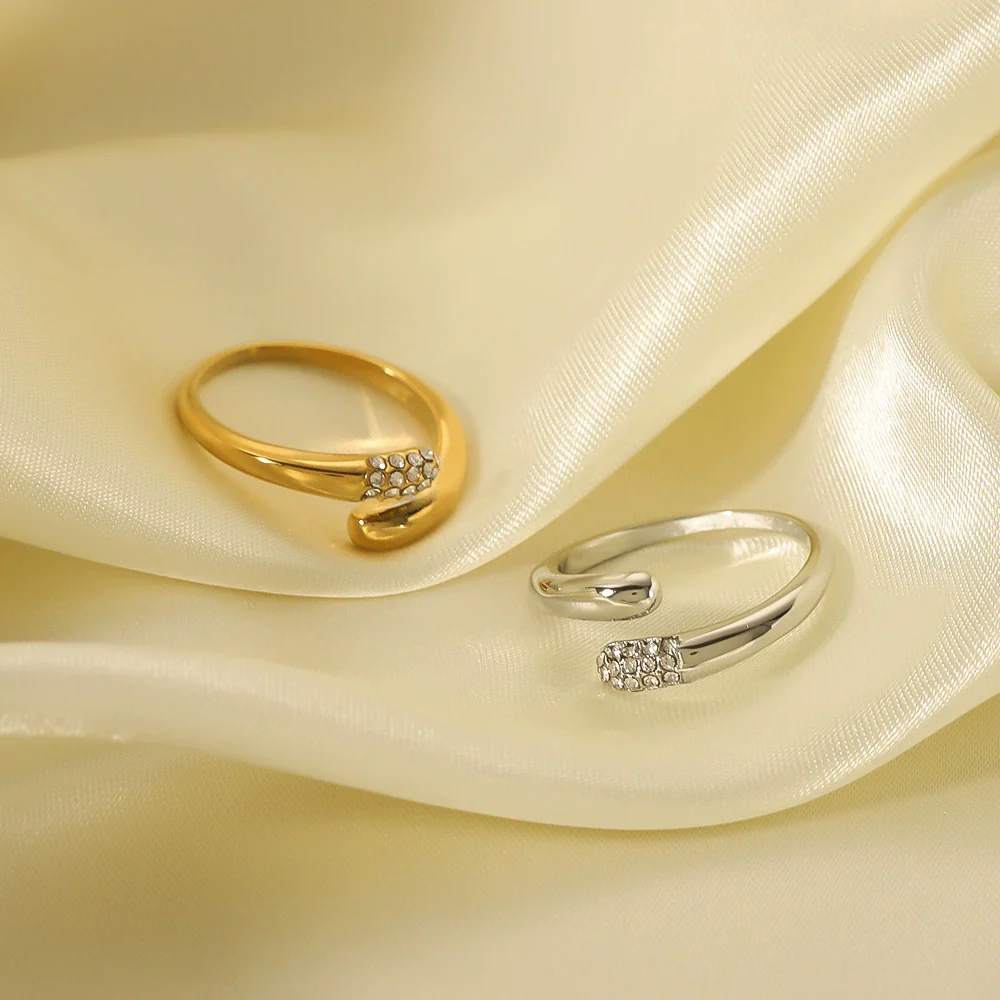 Wholesale Trendy Couple 18K Gold Plated Stainless Steel Geometric Hug Ring With Inlaid Zircon For Women - Image 2
