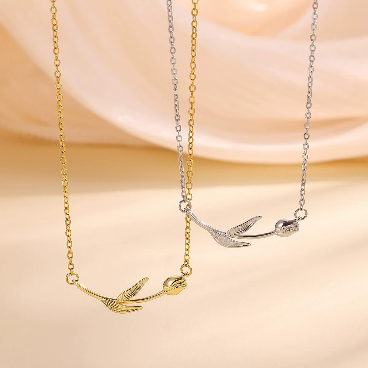 Wholesale Tulip Necklace Simple Retro Light Luxury Style Copper Pendant Gold Silver Electroplated Cross Chain Unisex - Image 6