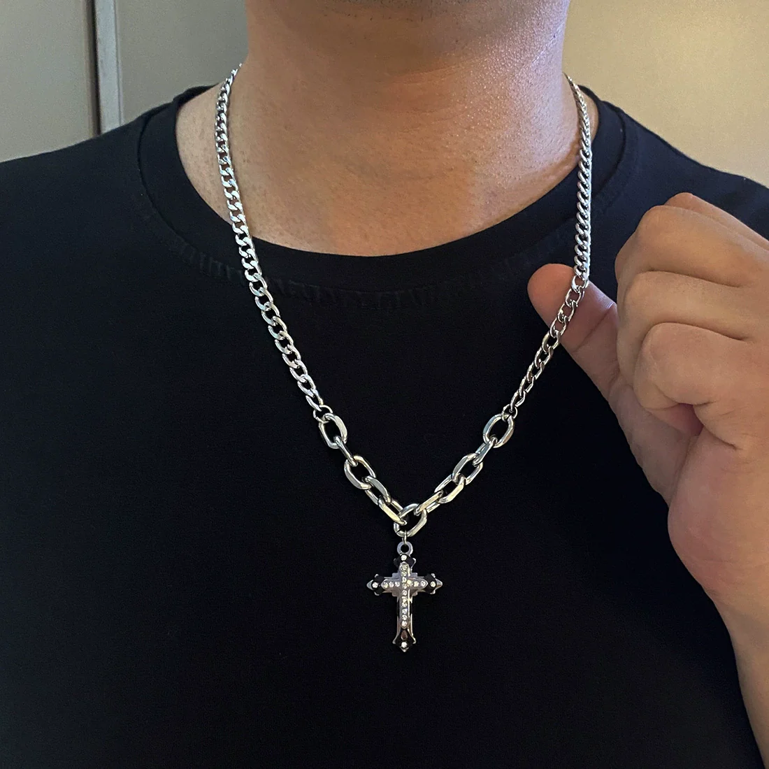 Wholesale Unisex Electroplated Cross Cuban Chain Necklace Made Of Titanium Steel In Boyfriend Style - Image 2