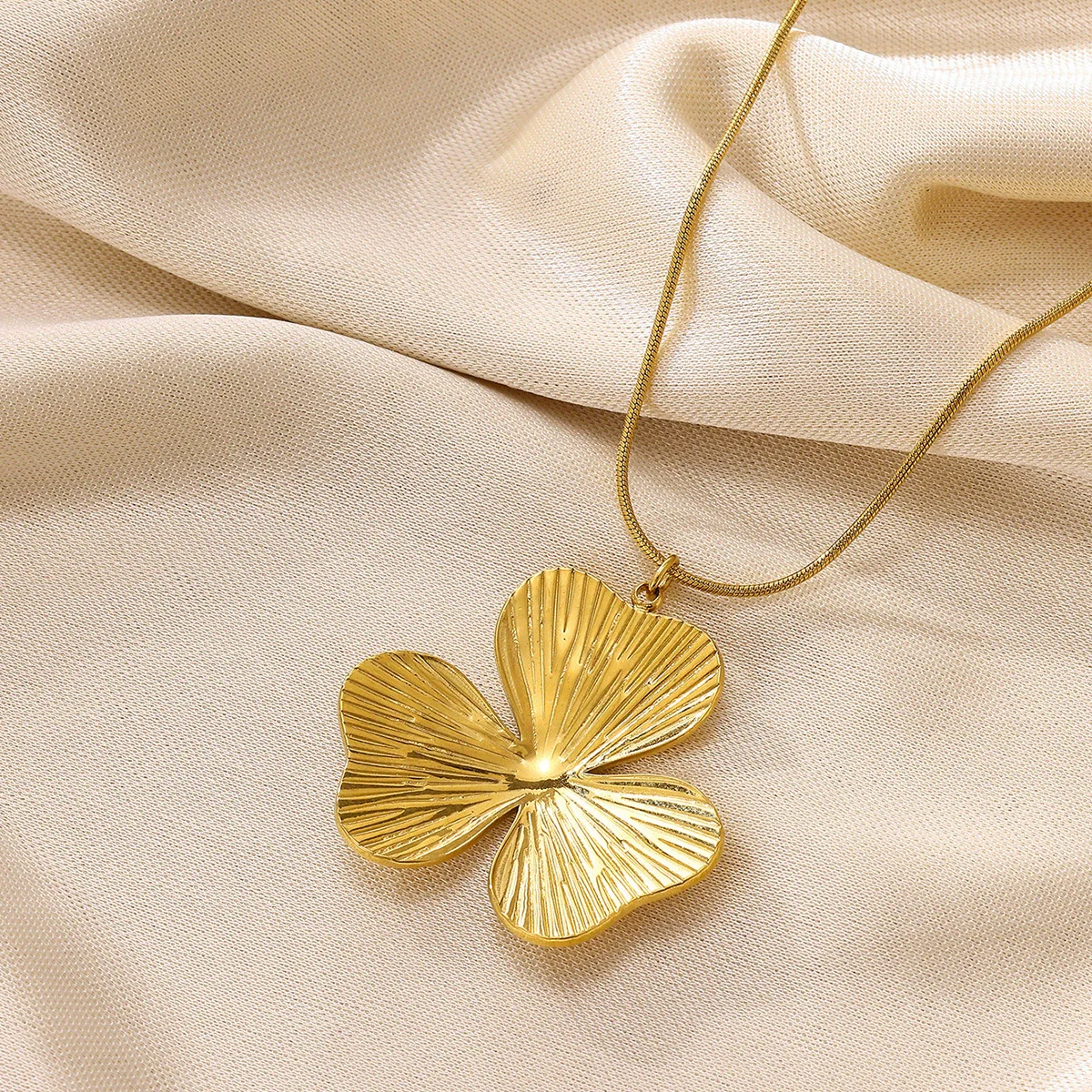 Wholesale Unisex Electroplated Gold Titanium Steel And Stainless Steel Exaggerated Flower Leaf Necklace Pendant With Cross Chain - Image 4