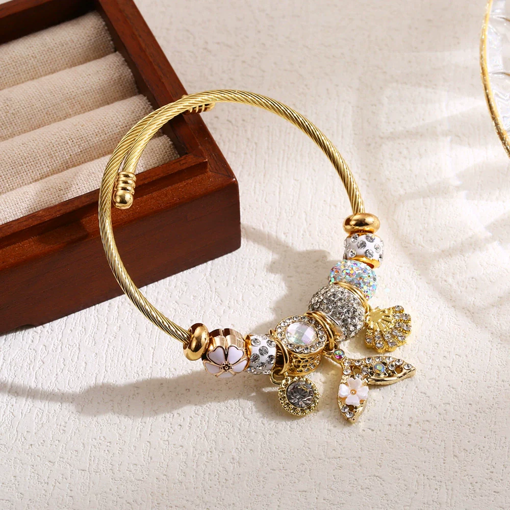 Wholesale Unisex Fashionable Geometric Diamond Inlaid Alloy Bracelet With Fishtail Pendant - Image 3