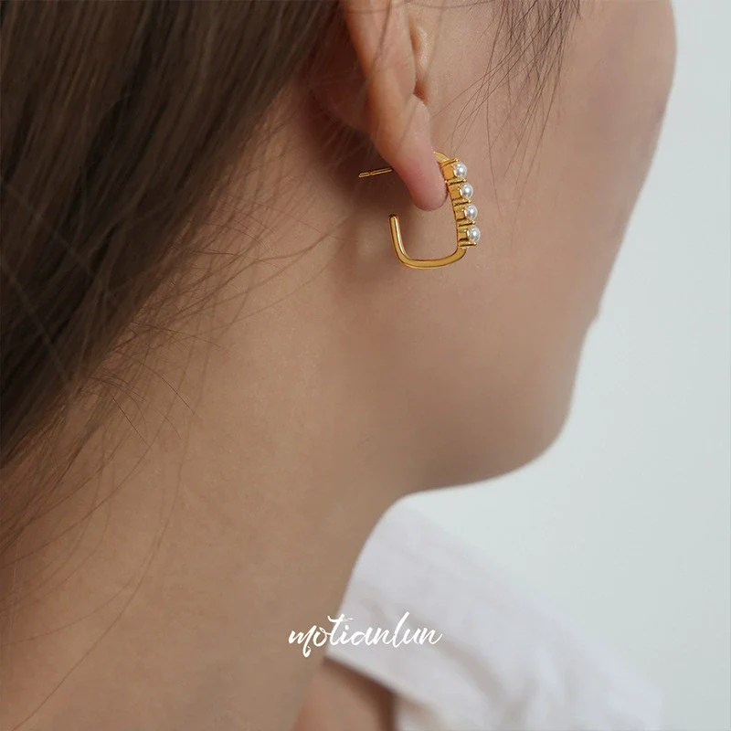 Wholesale Unisex Geometric Inlaid High Gloss Beading Design Gold Plated Titanium Steel U Shaped Earrings