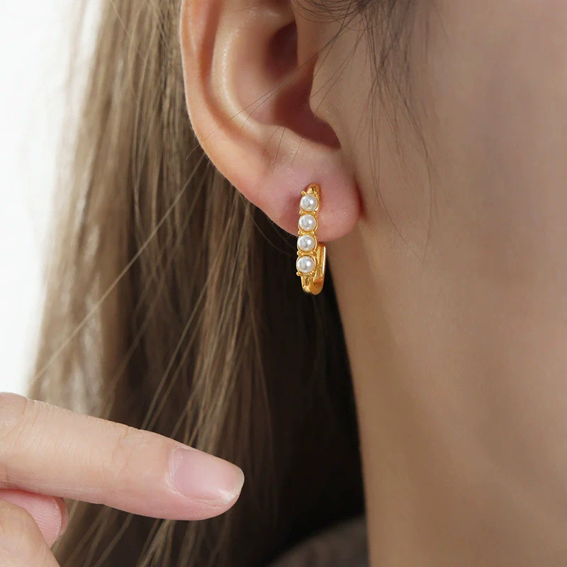 Wholesale Unisex Geometric Inlaid High Gloss Beading Design Gold Plated Titanium Steel U Shaped Earrings - Image 4