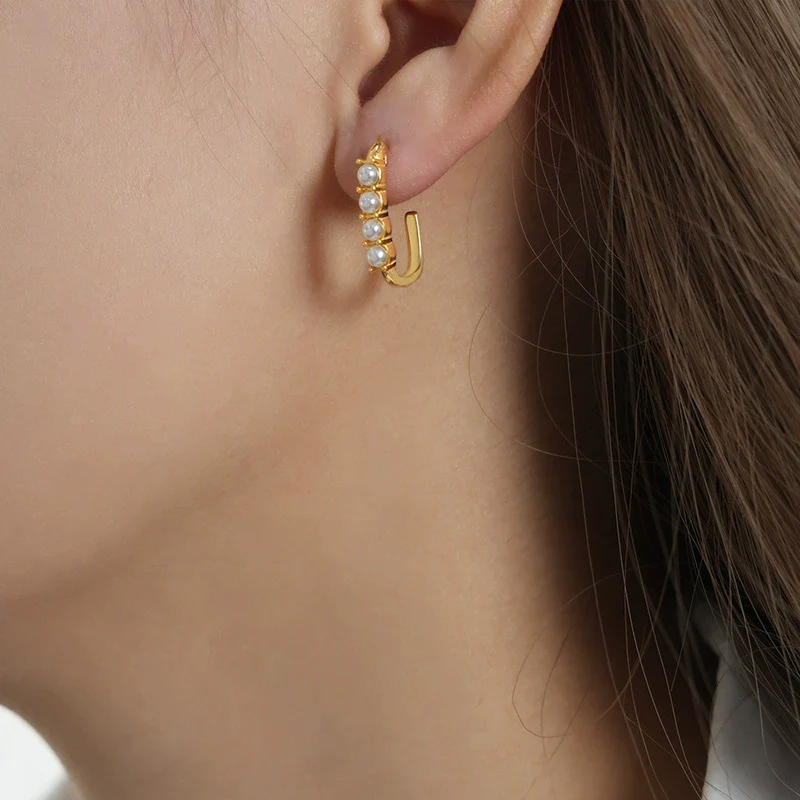 Wholesale Unisex Geometric Inlaid High Gloss Beading Design Gold Plated Titanium Steel U Shaped Earrings - Image 6