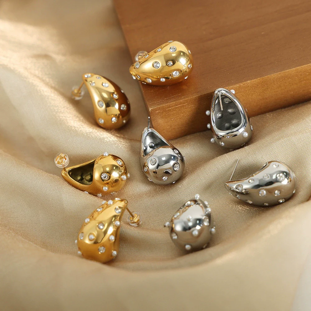 Wholesale Unisex Ins Style Geometric Dropshaped Rhinestone Inlaid Titanium Steel Earrings - Image 2