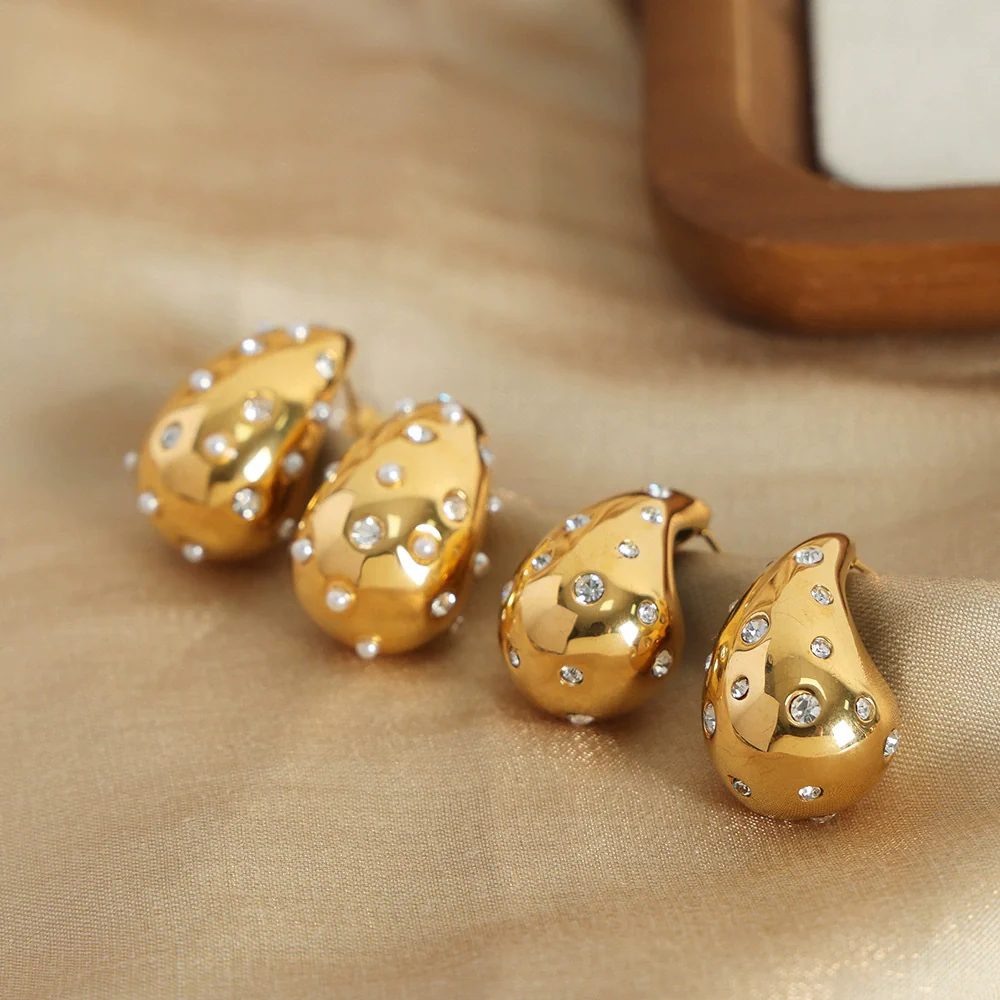 Wholesale Unisex Ins Style Geometric Dropshaped Rhinestone Inlaid Titanium Steel Earrings - Image 3