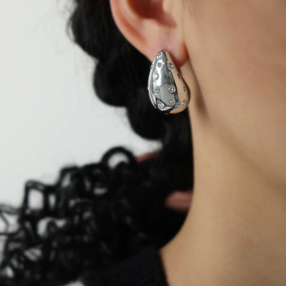 Wholesale Unisex Ins Style Geometric Dropshaped Rhinestone Inlaid Titanium Steel Earrings - Image 7