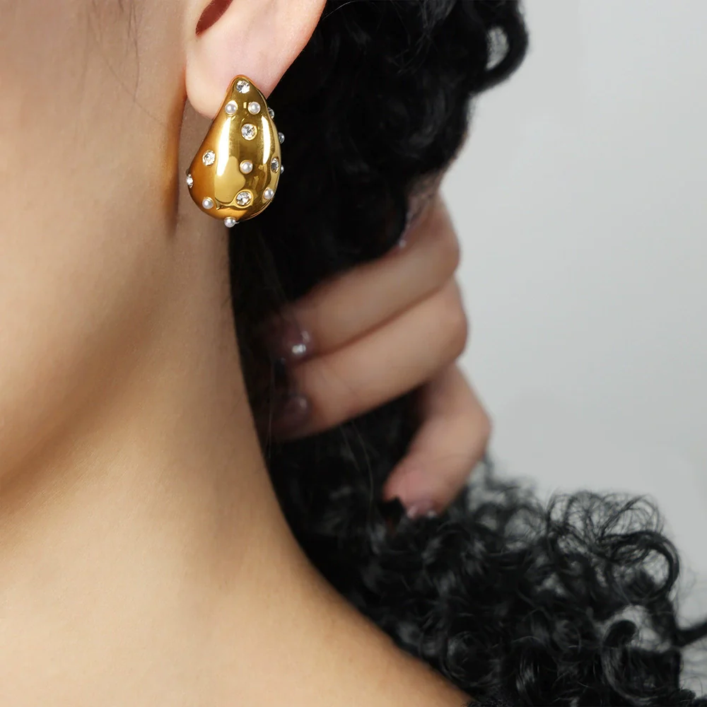 Wholesale Unisex Ins Style Geometric Dropshaped Rhinestone Inlaid Titanium Steel Earrings - Image 8