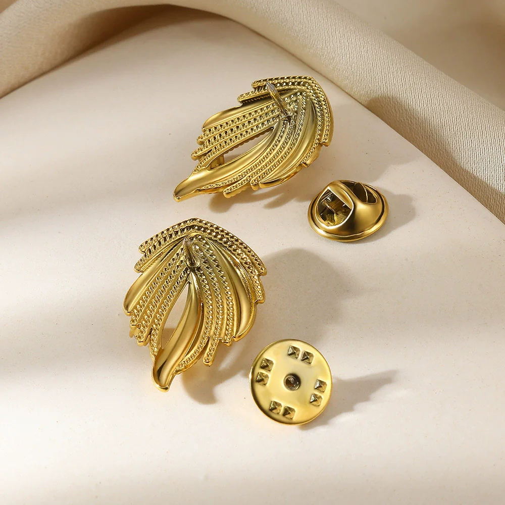 Wholesale Unisex Letter Shape Stainless Steel Gold Electroplated Brooch Jewelry - Image 3