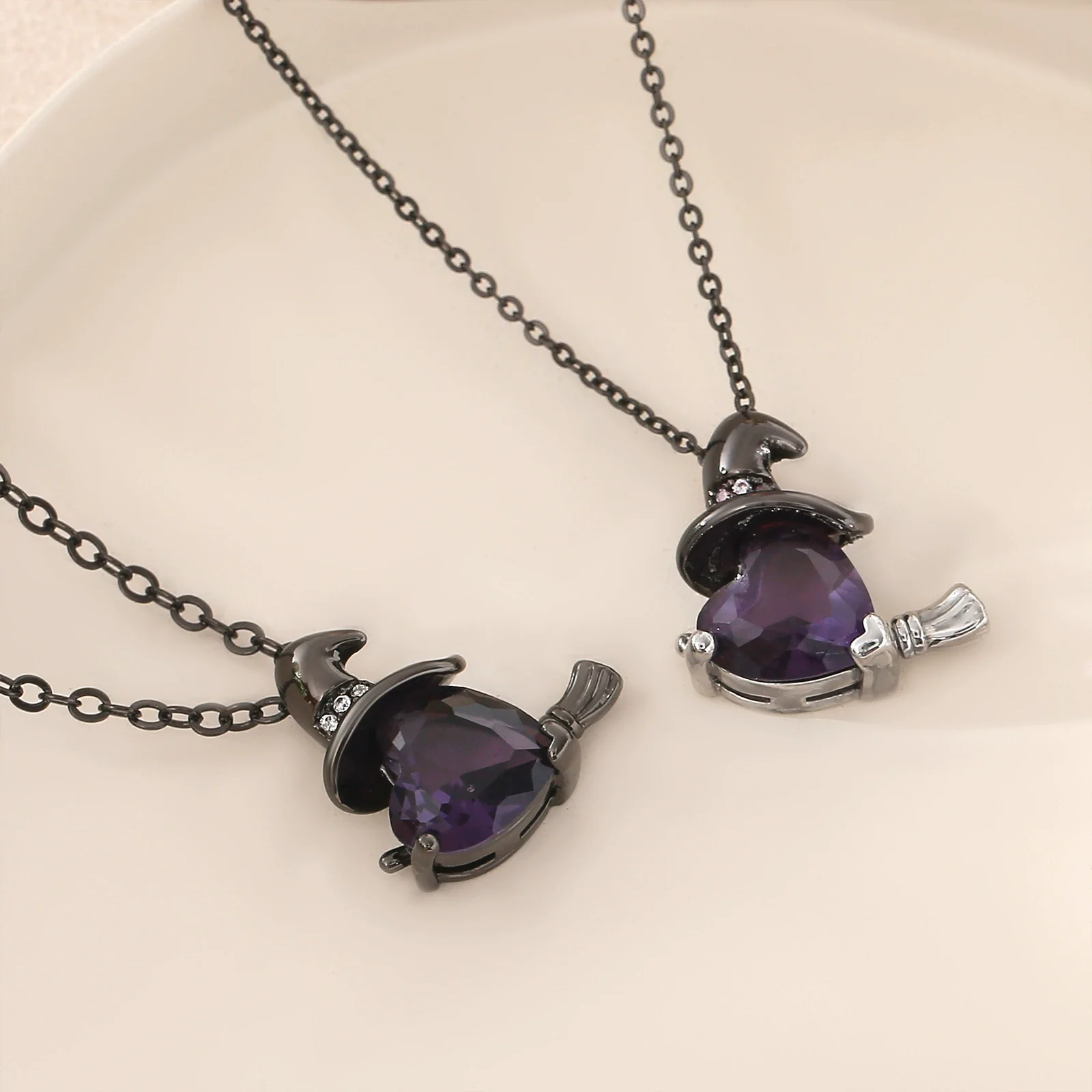 Wholesale Unisex Purple Zircon Inlaid Copper Goldplated Halloween Necklace With O Word Chain