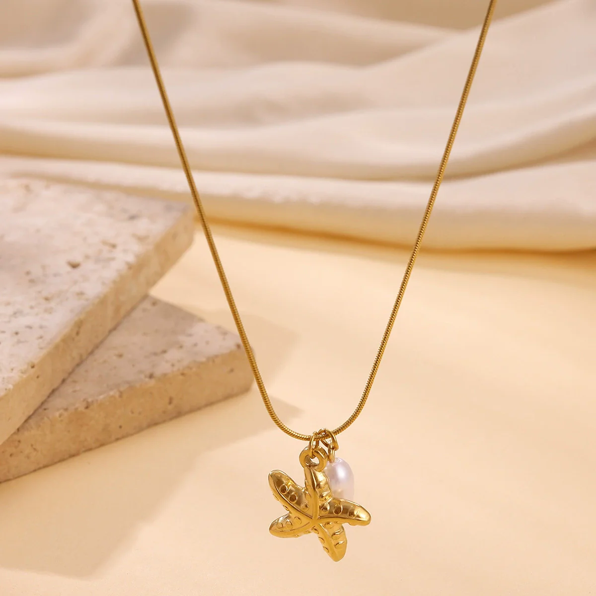 Wholesale Unisex Stainless Steel Gold Electroplated Seahorse Starfish Pendant Cross Chain Necklace