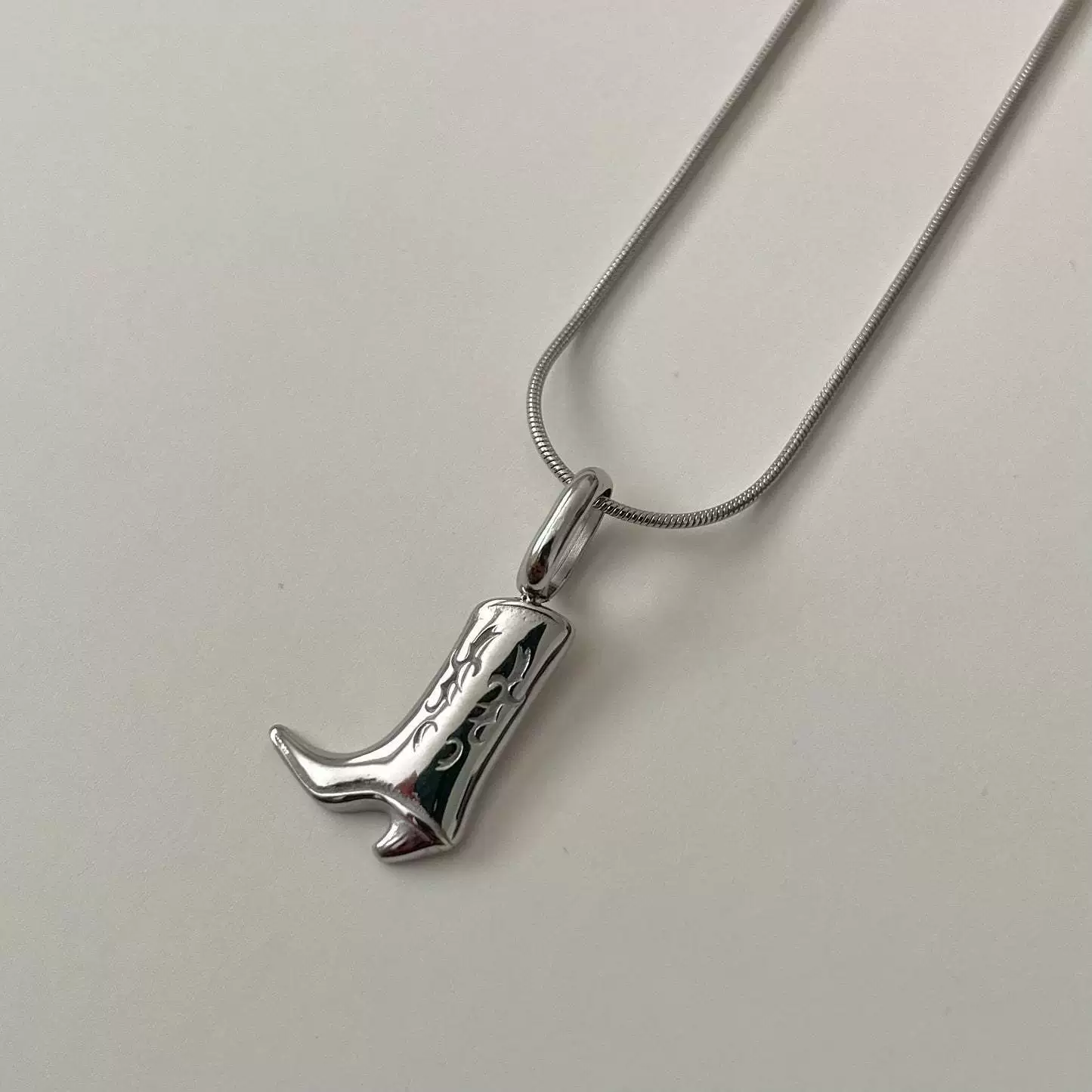 Wholesale Unisex Stainless Steel O Chain Necklace With Geometric Ushaped Pendant Electroplated And Inlaid Zircon Featuring Rainbow And Horseshoe Lucky Symbol - Image 11