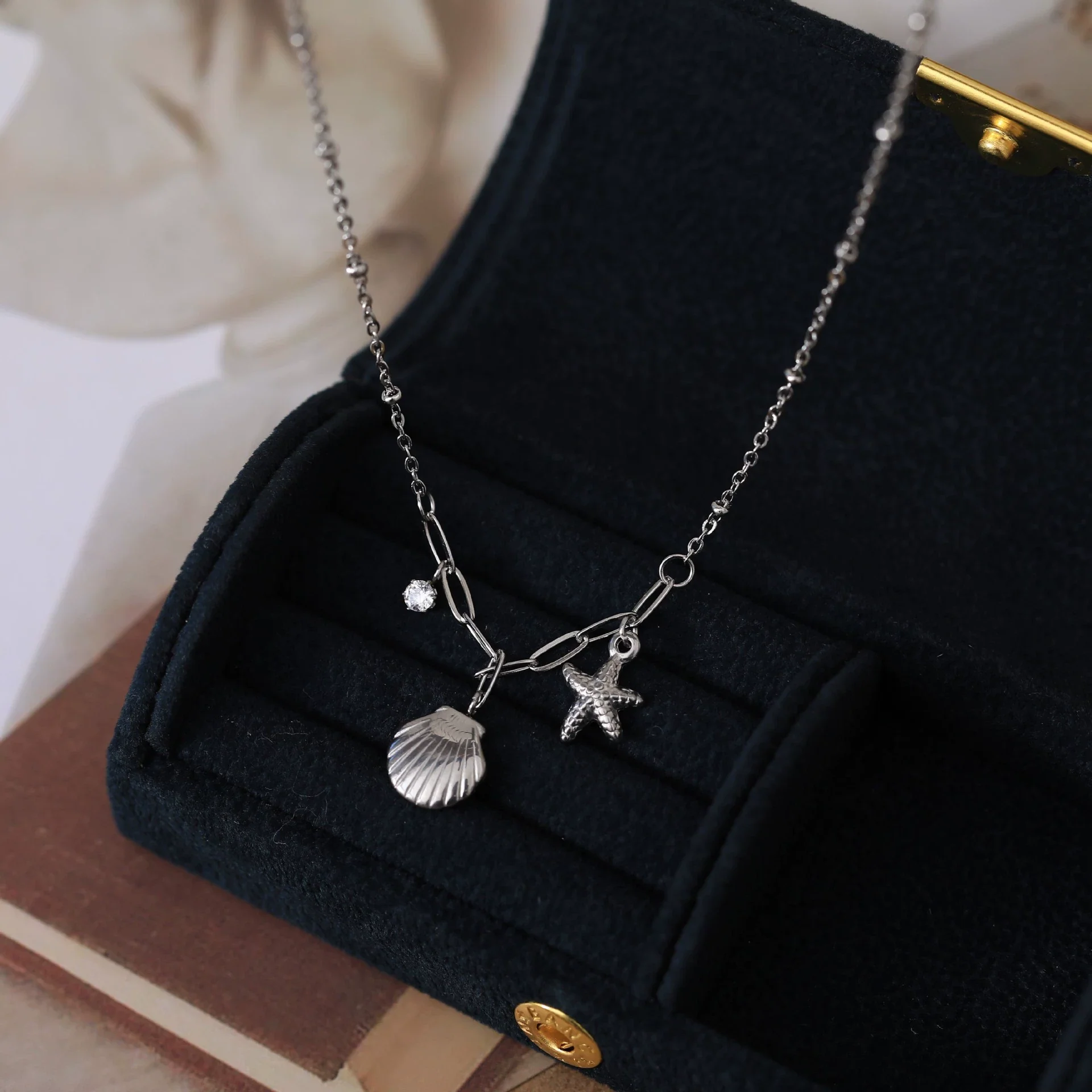 Wholesale Unisex Stainless Steel Starfish Pearl Neck Chain Necklace With 18K Gold Vacuum Plating For Color Preservation - Image 4