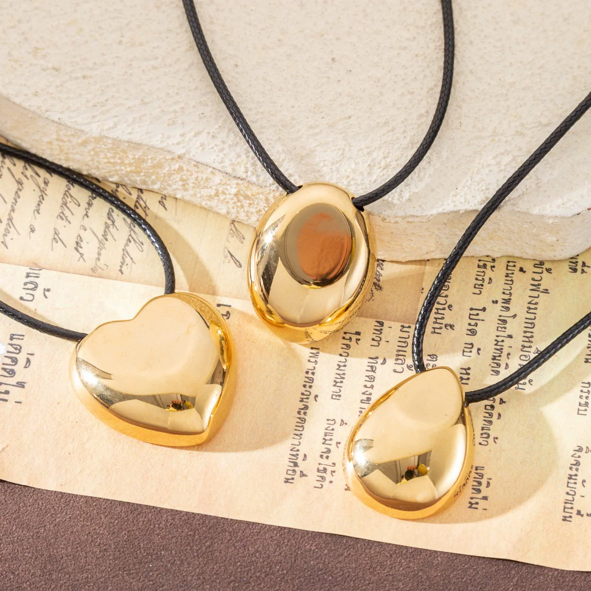 Wholesale Unisex Sweet And Cool Style Heart Shape Irregular Geometric Pendant Stainless Steel Leather Rope O Word Chain Electroplated Necklace - Image 3
