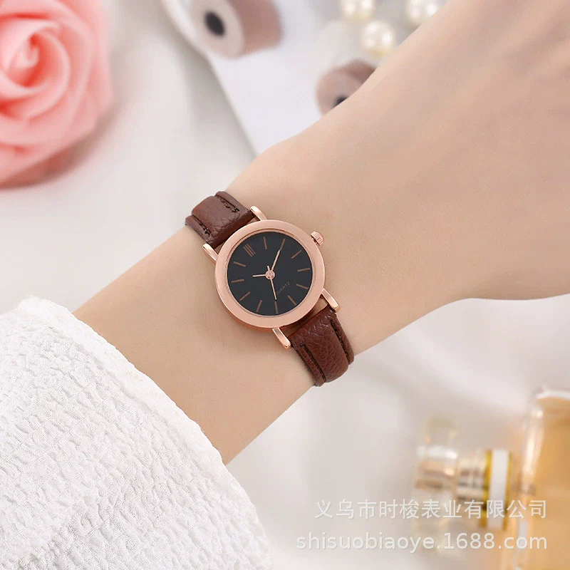 Wholesale Universal Leisure Retro Artistic Quartz Watch With Alloy Case Imitation Leather Strap And Round Dial