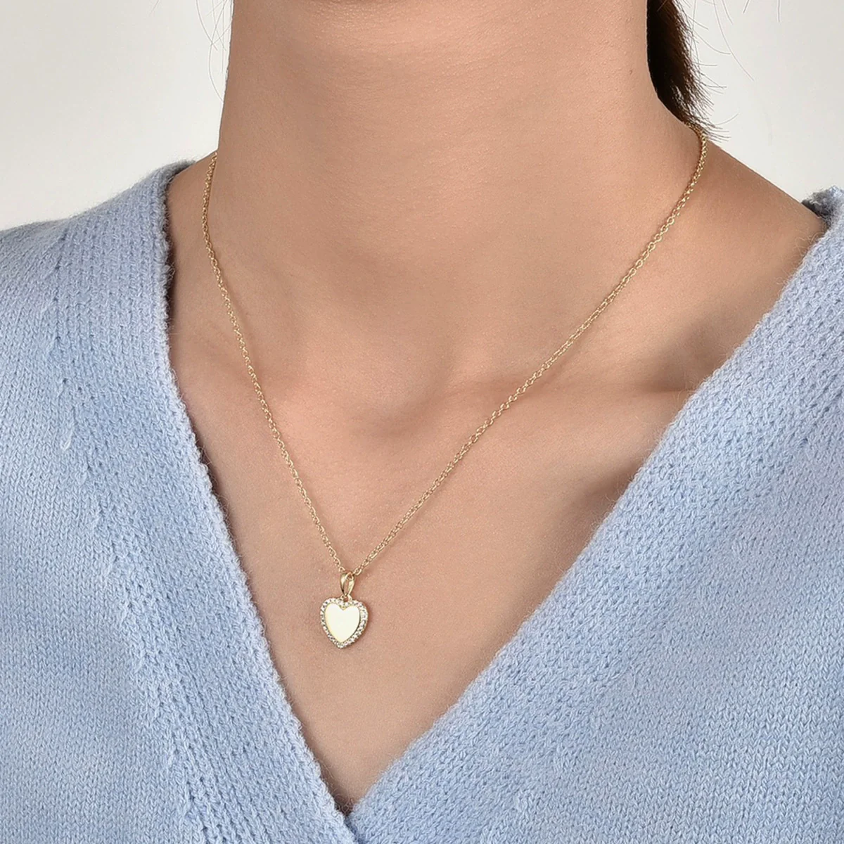 Wholesale Vintage Cold Style Microinlaid Zircon Love Heart Copper 14K Gold Plated Necklace For Women - Image 2