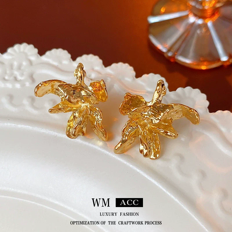 Wholesale Vintage Style Asymmetrical Metal Flower Earrings For Women Copper Electroplated Silver Needle
