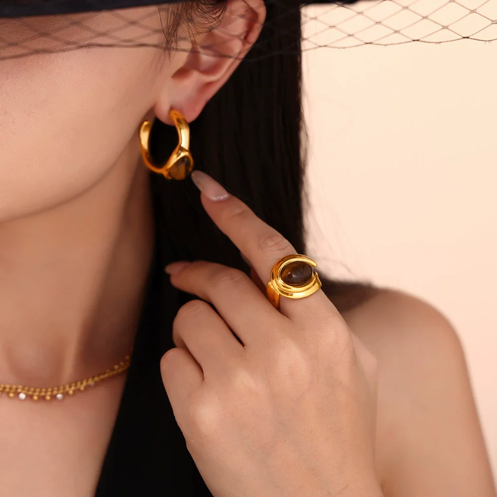 Wholesale Vintage Tiger Eye Stone Cshaped Earrings And Necklaces With Stainless Steel Pvd Electroplating For Women