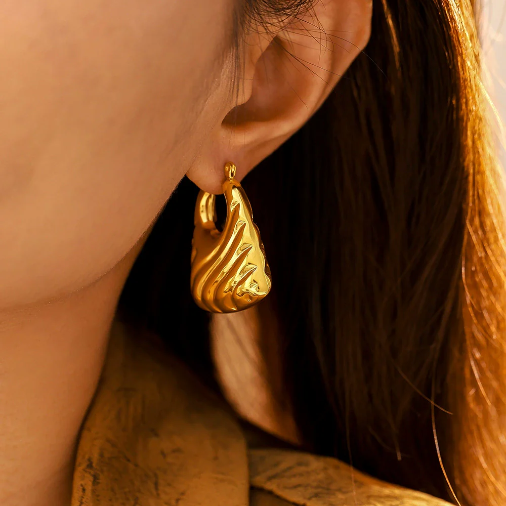 Wholesale Women Stainless Steel Gold Plated Geometric Minimalist Hollow Pattern Earrings - Image 2