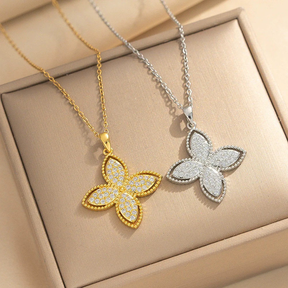 Wholesale Women's 18K Real Gold Plated Copper Pendant Four Leaf Clover Geometric Flower Leaf Necklace With O Word Chain In Light Luxury Style