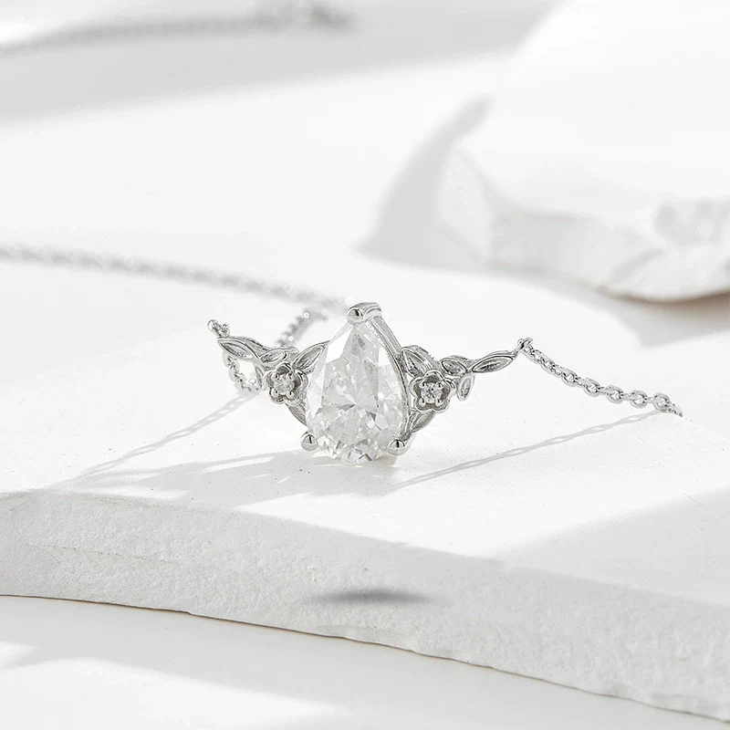 Wholesale Women's 925 Silver Electroplated Water Drop Shape Twist Chain Clavicle Chain With Moissanite And High Carbon Diamond - Image 3